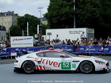 Young Driver AMR teamet stiller til start med denne Aston Martin DBR9 GT1 racer